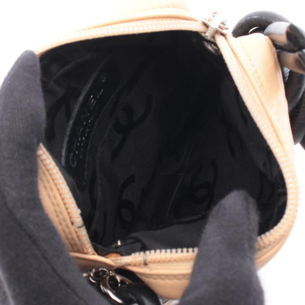 CHANEL Black Leather Shoulder Bag - Picture 3 of 9